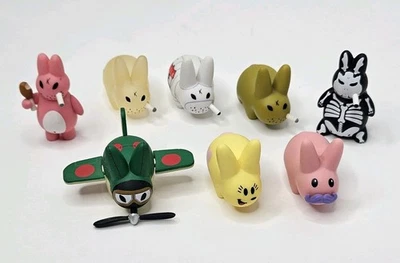 Kidrobot Kozik MINI SMORKIN' LABBIT LOTE DE 8 Pollos Fritos, Avión, Bigote  Foto 1 de 4