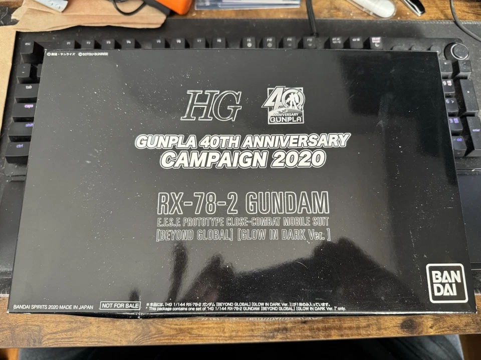 Gunpla 40th Anniversary Campaign 2020 RX-78-2 Gundam [Glow In Dark Ver] - Image 1 of 4