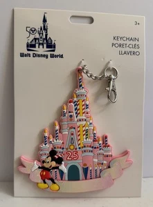 PORTACHIAVI DISNEY PARKS 25° ANNIVERSARIO CASTELLO TORTA DI TOPOLINO WDW NUOVO SU CARTONCINO - Foto 1 di 4