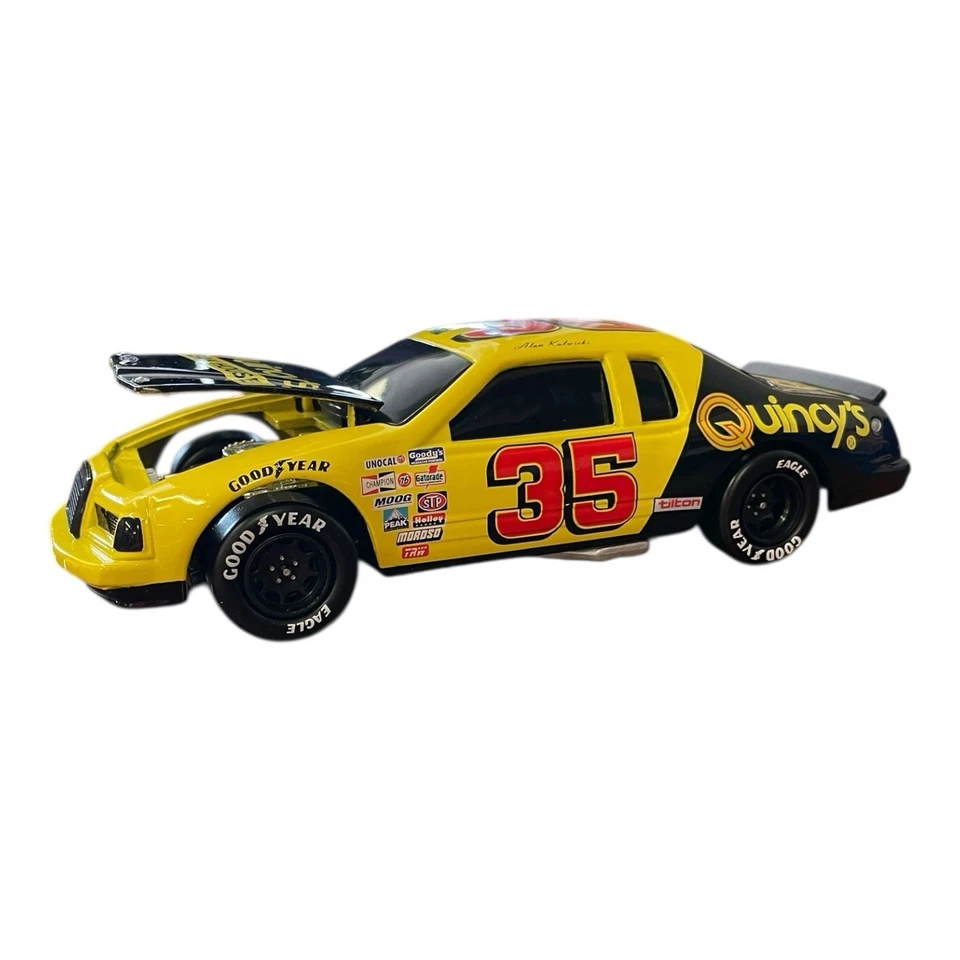 Banco fundido a presión Alan Kulwicki #35 Quincy’s Steakhouse Action 1995 escala 1:24 Foto 1 de 4