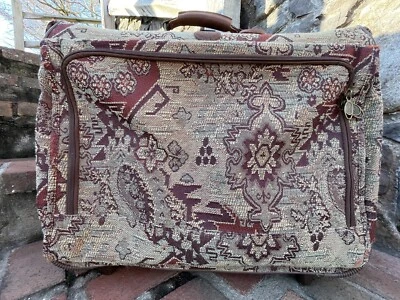 "Maleta de colección tapiz de cuero tapizado con aspecto de bolsa de alfombra 23"" dos ruedas Ricardo" Foto 1 de 4