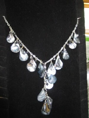 Precioso Collar Madreperla Azul en Forma de Lágrima Creado por Artista Uniq Nuevo sin Etiquetas Foto 1 de 3