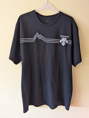 Camiseta gráfica Descente Mountain Outline talla grande Foto 1 de 4