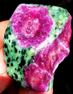 Museo 39,2 g!!! Rubí rojo natural en gema de cristal de zoisita verde espécimen ie3689 - Imagen 1 de 15