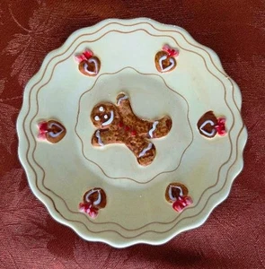 VINTAGE 5" CHRISTMAS GINGEBREAD MAN ROUND CERAMIC PLATE MINI MINIATURE SIZE - Picture 1 of 1
