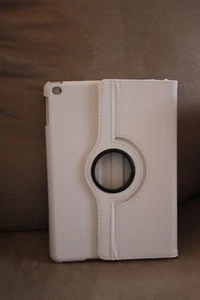 WHITE Faux Leather Stand Folio Case Cover For Apple iPad 4 3 2 iPad Air 1 BNIP - Picture 1 of 6