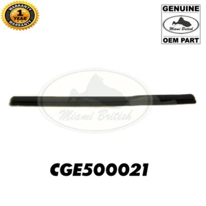 LAND ROVER REAR DOOR OUTSIDE MOULDING SEAL RH CGE500021 OEM - Picture 1 of 1