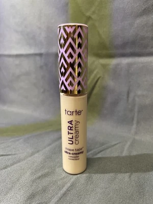 Corrector ultra cremoso con cinta en forma de tarta - 12S justo, tamaño completo 0,33 oz Foto 1 de 3