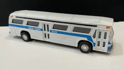 Autobús fundido a presión NYCT GMC - ESCALA 1:78 - Foto 1 de 4