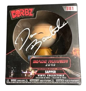 FIGURA DE VINILO DORBZ FIRMADA POR DAVE BAUTISTA BLADE RUNNER 2049 RACC CONFIABLE A - Imagen 1 de 1