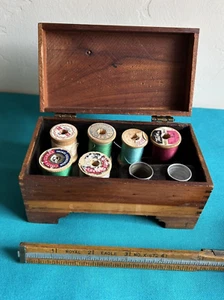 Vtg 40s Small Wooden Dovetailed Cedar Thread Thimbles Sewing Notions Box 5" x 3" - Picture 1 of 10