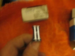 ford nos  1975  thunderbird hood letter  " H "    D5SZ-16606-B - Bild 1 von 1