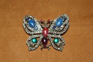 BUTTERFLY PIN / BROOCH SILVER TONE WITH SEVERAL DIFFERENT SPARKLY SETS - Picture 1 of 5