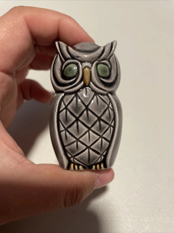 Cerámica Gris Tierra Tono Tierra OWL Ojos Verdes 3" X 1.5" Por Favor Lea la Descripción* Foto 1 de 4