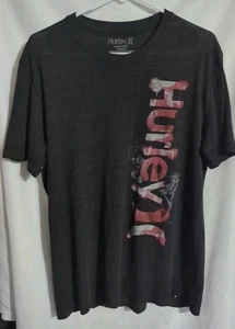 Camiseta Hurley Logo Adulto Talla Grande Gris Oscuro Ajuste Premium Manga Corta Rojo Logo - Imagen 1 de 6
