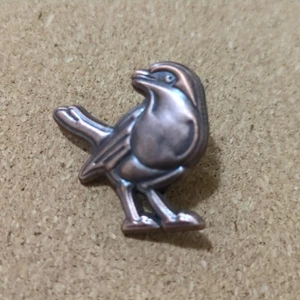 Small Bird Lapel Pin Back Bronze Tone Sparrow Wren - Picture 1 of 3