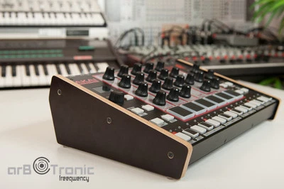 Akai Rythm Wolf Tom Cat Seitenteil Ständer Wooden Side Panel End Cheek Stand DC - Bild 1 von 4