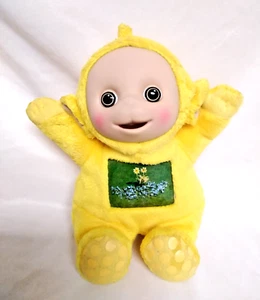 Teletubbies Laa Laa Yellow 7" Plush with Flower Hologram On Belly 2003 Ragdoll - Picture 1 of 2