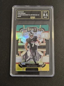 2023 Panini Select #4 Bijan Robinson Green and Yellow Prizms Die Cuts GMA 8.5 - Foto 1 di 2