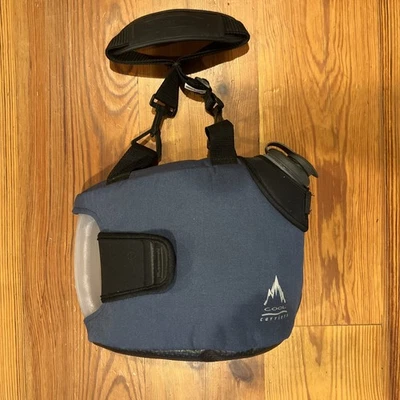 Garrafa de água e suporte Rubbermaid Cool Carriers, 1 galão, acampamento, caminhadas - Imagem 1 de 4