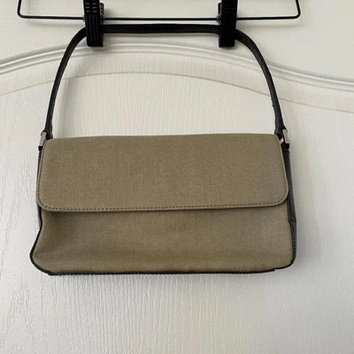 Cole Haan Clásico Mini Bolso de Mano Caqui y Negro Cocodrilo Apenas Usado Foto 1 de 4