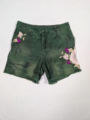 Pantalones Cortos Free People Scout Camuflados Bordados Florales Boho tiro alto deshilachados Ejército Talla 6 Foto 1 de 4