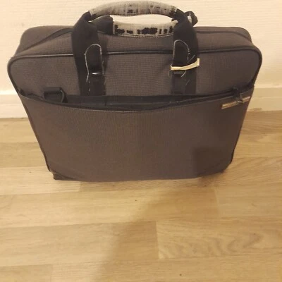 pc asus windows10 avec soccoche et deux souris sans et fil et avec  - Photo 1/3