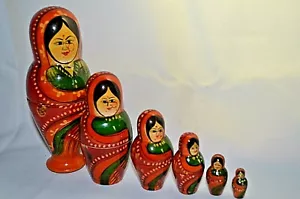 VINTAGE RUSSIAN 6 PC WOODEN HAND CRAFTED NESTING MATRYOSHA DOLLS - Picture 1 of 5