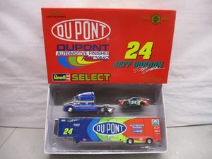 1998 Action Jeff Gordon Dupont Hauler 1/64 - Picture 1 of 3
