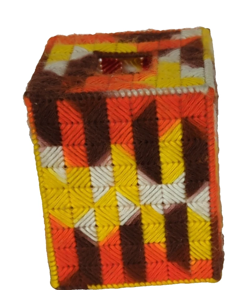 Caja de pañuelos faciales hecha a mano de colección años 70 cubierta de plástico tejido cosido naranja Foto 1 de 4