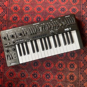 Behringer MS-1-RD Analog Synthesizer. Black. Excellent condition. - Picture 1 of 4