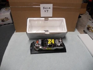 1/24 Action nascar 2001 #24 Dupont Looney Tunes Platinum - Picture 1 of 3