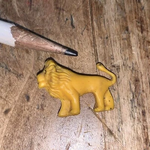 Vintage Plastic Miniature Lion Figurine Zoo Collectible Safari Yellow 1” - Picture 1 of 6