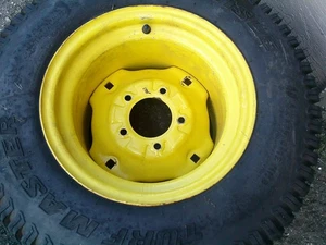 John Deere 345 trasero neumático NUEVO con llanta usada 23x10,5-12 carlisle - Imagen 1 de 7