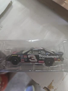 NASCAR Dale Earnhardt #3 Goodwrench GM Collectible Diecast Racing Car - Picture 1 of 2