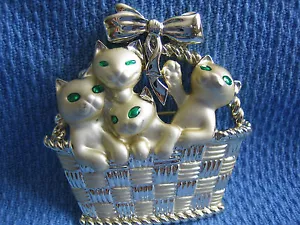 VINTAGE CAT IN THE BASKET PIN BROOCH ~ SIGNED ! - Picture 1 of 3