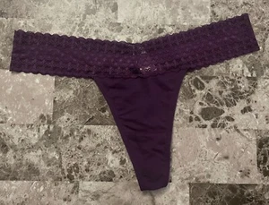 NUEVO CON ETIQUETAS BRAGAS TANGA VICTORIA'S SECRET ENCAJE PÚRPURA MEDIO VINTAGE RARAS - Imagen 1 de 3
