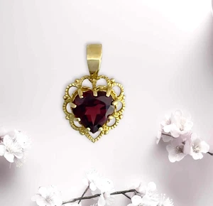 Ciondolo delicato con granato a forma di cuore - oro massiccio 9 ct - 1 grammo - 17 x 10 mm - Foto 1 di 2