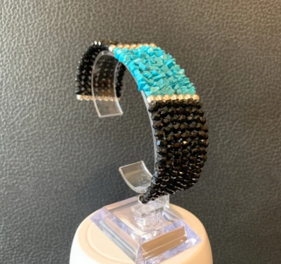 Bracciale a 7 fili in pepite di turchese e pietra onice. Bordini argento - Immagine 1 di 2