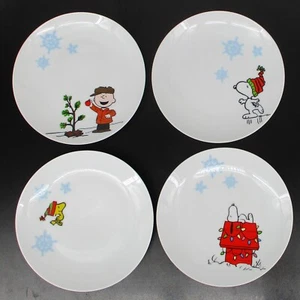 Peanuts Charlie Brown Snoopy Christmas Holiday Plates Dessert Appetizer Set Of 4 - Picture 1 of 4