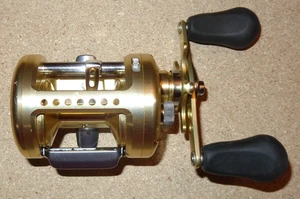 Carrete de pesca Team Daiwa Luna 300 dorado usado para diestros excelente estado - Imagen 1 de 10