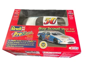 🔥🔥 REVELL 85-1327 Boy Scout 1999 Ford Taurus #50 NASCAR KIT 1/24 NIB - Picture 1 of 4