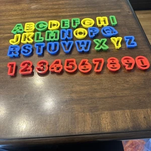 Lote de 36 cortadores de galletas - letras y números - Imagen 1 de 3