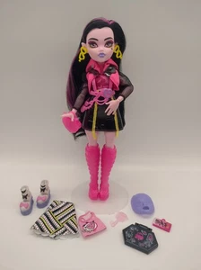 Monster High Skulltimate Secrets 3 Neon Frights Draculaura unbespielt - Bild 1 von 9