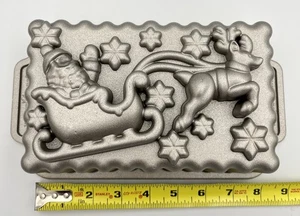 Nordic Ware Williams-Sonoma Santa's Sled 'Twas The Night Loaf Pan 6 Cups / 1.4L - Picture 1 of 12