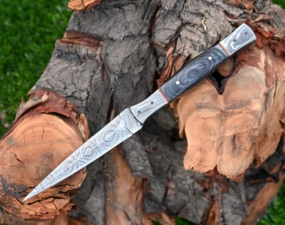 Cuchillo de bota de caza de acero Damasco forjado hecho a mano personalizado con cubierta de cuero 2841 Foto 1 de 4