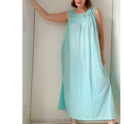 Camisón transparente vintage años 60 en roseta azul y detalle con volantes talla L/XL Foto 1 de 4