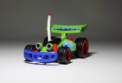 Coche de radiocontrol Hot Wheels Premium Disney Pixar Toy Story verde jinetes reales 1:64 suelto Foto 1 de 4