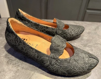 ¡Piensa! Zapato Tacón Gatito Cuero Texturizado Negro Talla EU 37 US 6.5 Correa Mary Jane Foto 1 de 4