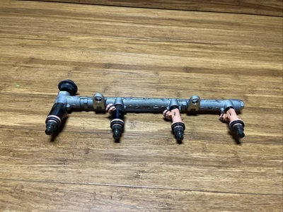 Riel regulador de presión de inyección de combustible izquierdo Lexus SC430 1998-2010 4,3 L FABRICANTE DE EQUIPOS ORIGINALES Foto 1 de 4